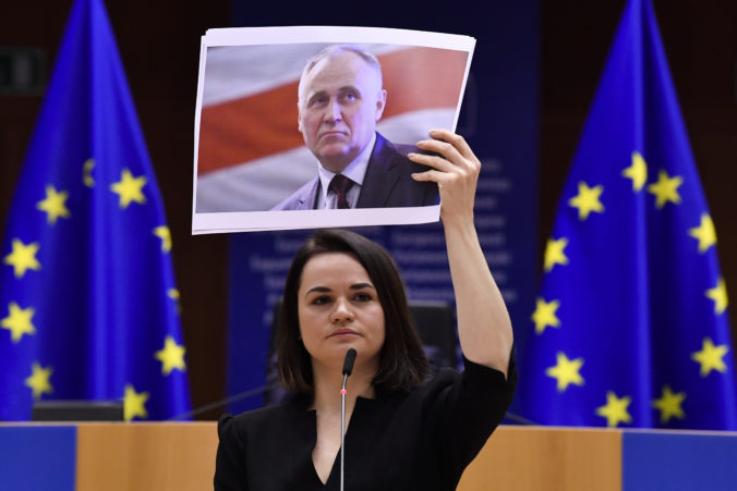 Cichanovská žiada Európsku úniu o väčšiu podporu, za opozíciu si prevzala Sacharovovu cenu
