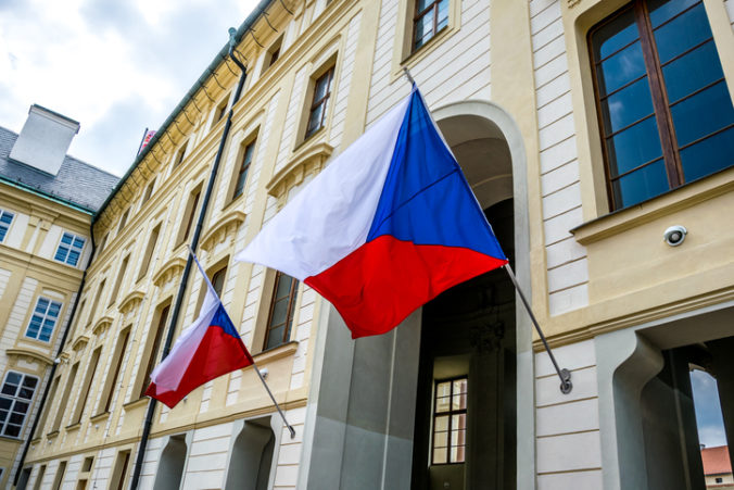 Česká vláda žiada o predĺženie núdzového stavu, polnočné omše budú napriek zákazu vychádzania