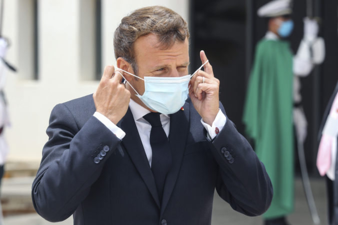 Prezident Macron mal pozitívny test na COVID-19, v karanténe bude sedem dní