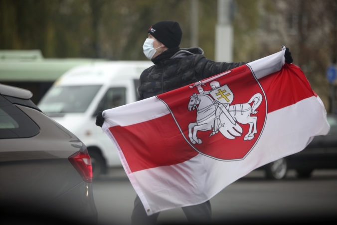 V Minsku opäť zatýkali protestujúcich proti Lukašenkovi, zadržali asi stovku ľudí