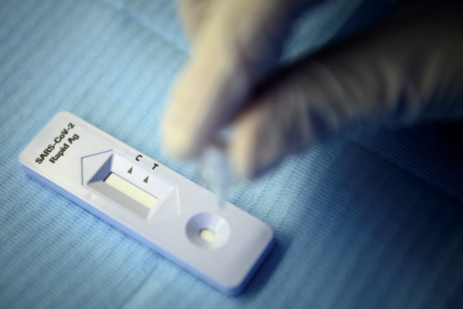 Súťaž na nákup antigénových testov zrušili, Transparency to považuje za správny krok