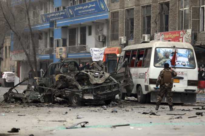 Afganskí policajti boli cieľom bombových útokov v Kábule, nálože mali pripevnené k autám