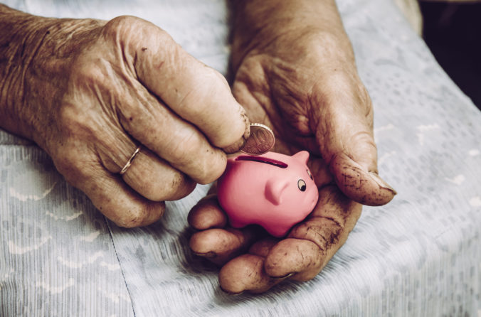 Minimálne dôchodky sa od budúceho roka zmrazia, Sociálna poisťovňa ušetrí desiatky miliónov