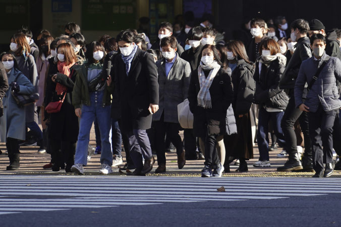 Japonsko zavádza v okolí Tokia núdzový stav, obmedzenia sa dotknú aj predaja alkoholu