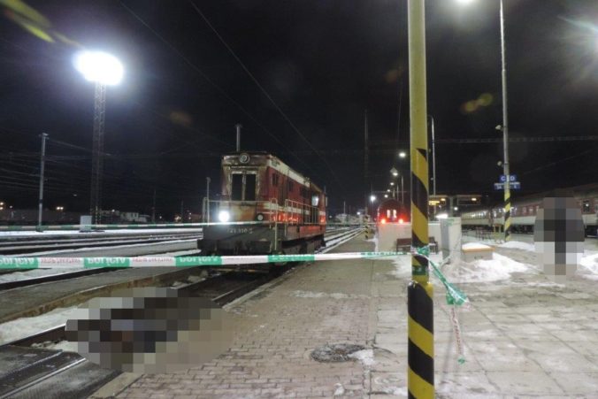 Na železničnej stanici v Košiciach zrazil rušeň staršieho muža, ktorý mu vošiel do dráhy
