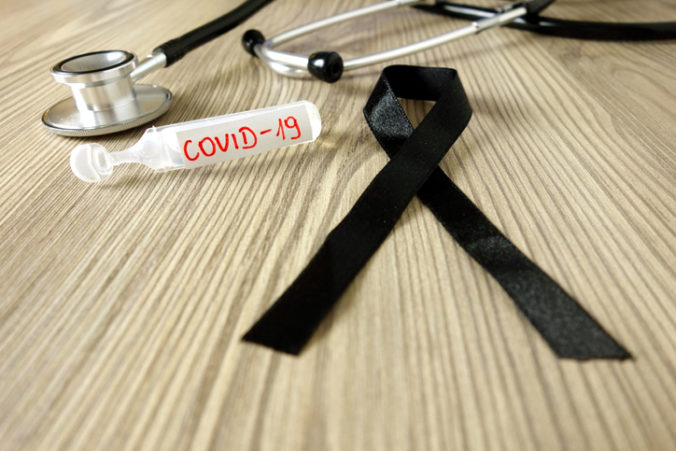 V Česku minulý rok zomrelo najviac ľudí od vzniku štátu, prispel k tomu koronavírus