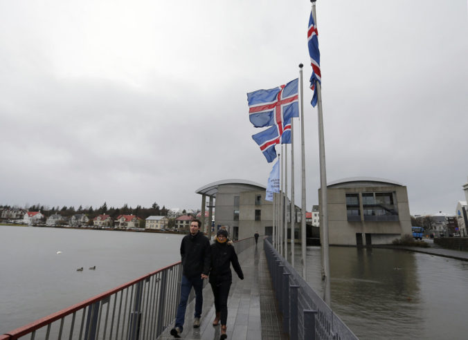 Cestujúci sa na Islande nevyhnú dvojitému testovaniu, niekoľko dní tiež pobudnú v karanténe