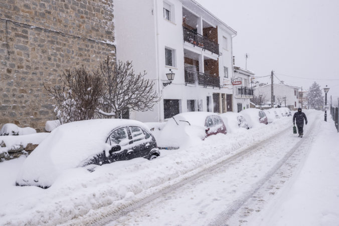 V oblasti Trebišova a Rožňavy hrozia záplavy, meteorológovia však tiež varujú pred hustým snežením