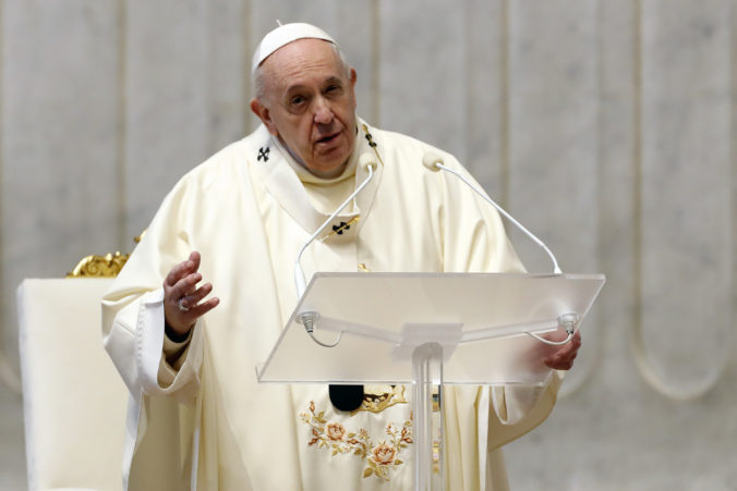 Pápež František odsúdil týranie na ženách, násilníkov označil za zbabelcov