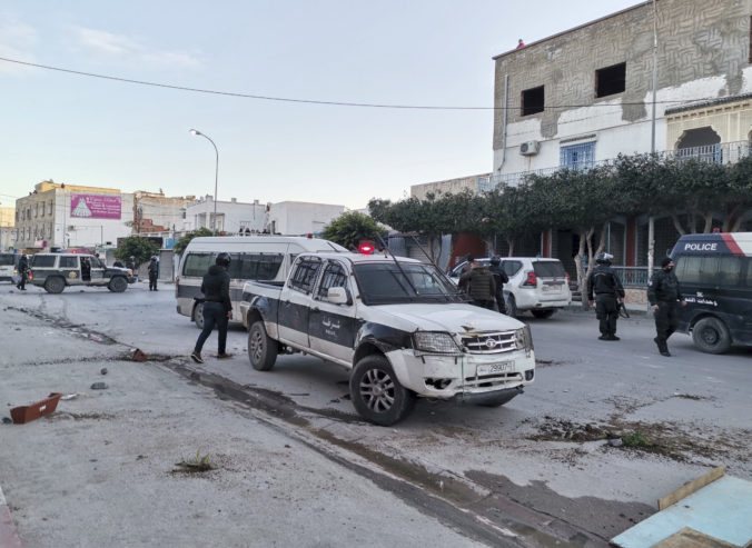 Počas pátrania po islamských extrémistoch zahynuli štyria tuniskí vojaci