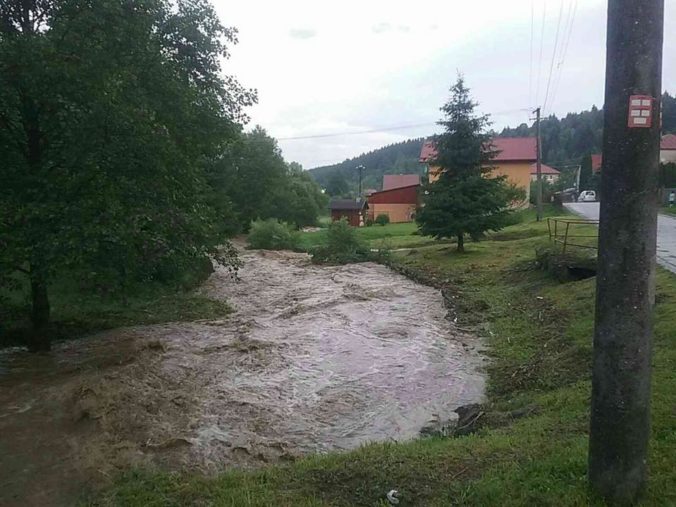 Na Záhorí a juhovýchode Slovenska hrozia povodne, meteorológovia vydali výstrahy