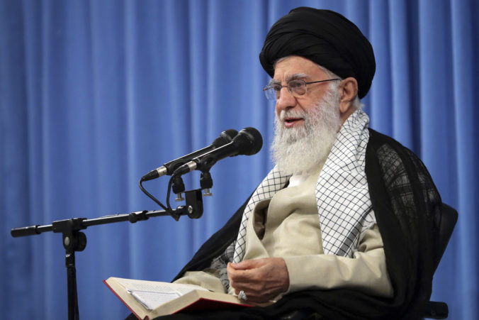 Irán sa vráti k jadrovej dohode, ak USA zrušia všetky sankcie, vyhlásil ajatolláh Alí Chameneí