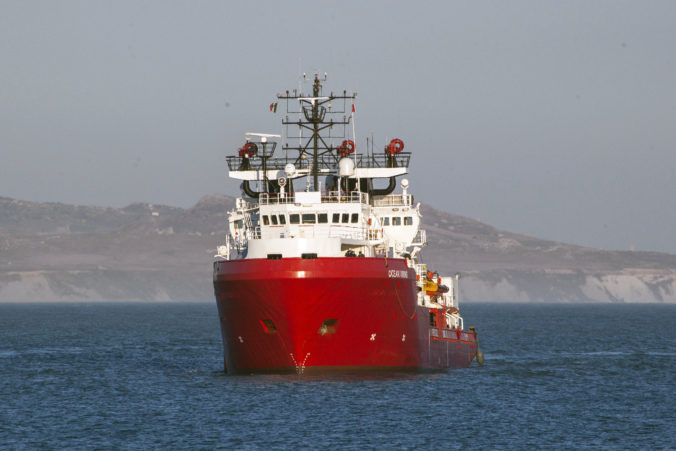 Loď Ocean Viking dostala povolenie zakotviť na Sicílii, vezie vyše štyristo migrantov