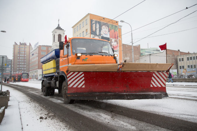 Bratislava je pripravená na sneženie, cestári posypali cesty už ráno