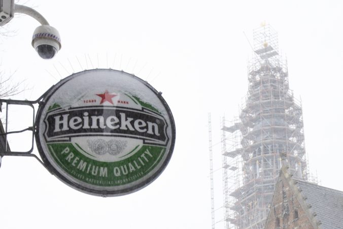 Heineken prepustí tisíce zamestnancov, pre koronakrízu zaznamenal stratu 204 miliónov eur