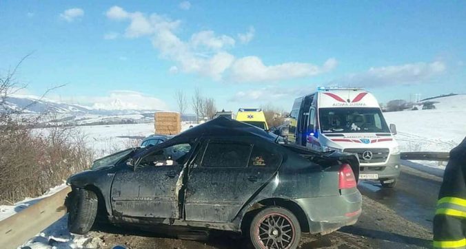 Zrážku dvoch áut neprežila jedna osoba, v jednom z vozidiel sa nachádzali aj deti (foto)