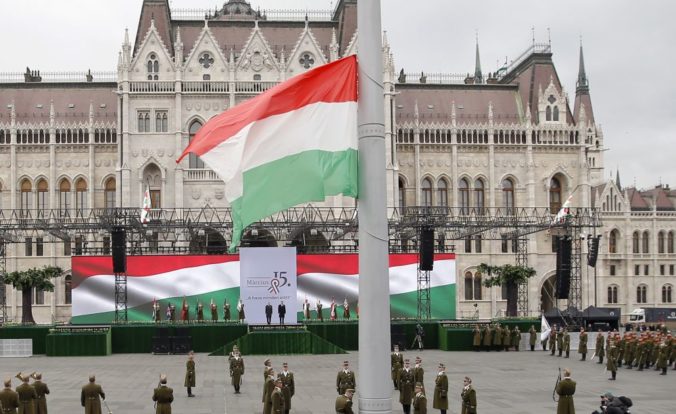 Európska komisia poslala výzvu Maďarsku, nedodržalo súdne rozhodnutie o mimovládnych organizáciách