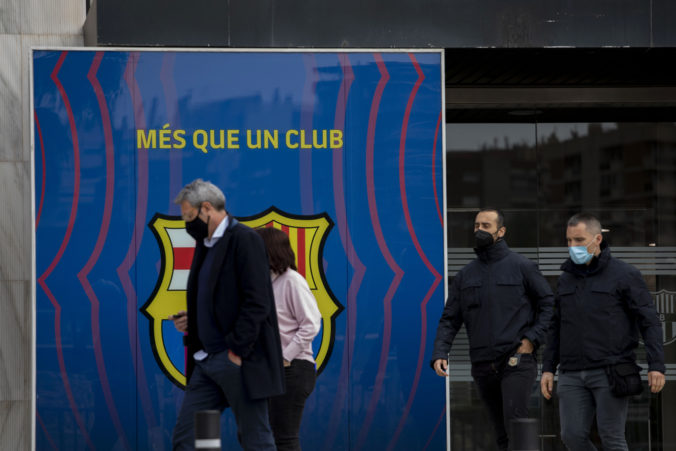 Polícia prehľadala sídlo veľkoklubu FC Barcelona, bývalý prezident skončil za mrežami