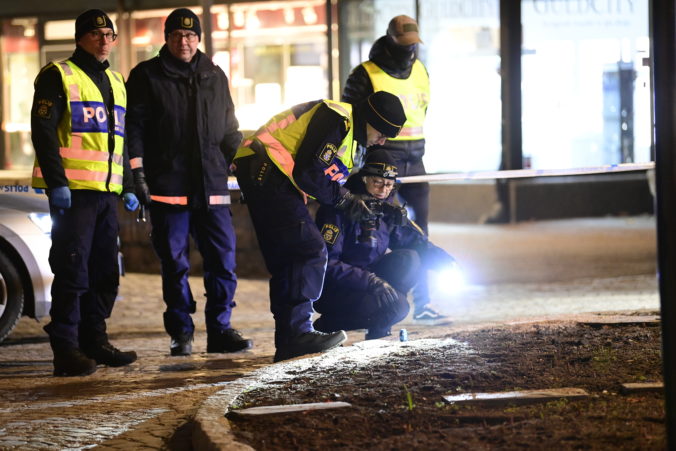 Muž zaútočil vo Švédsku na ľudí sekerou, niekoľkí sú v ohrození života