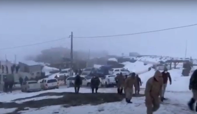 Neďaleko tureckého mesta Tatvan spadol vrtuľník, zomrelo deväť vojakov (video)