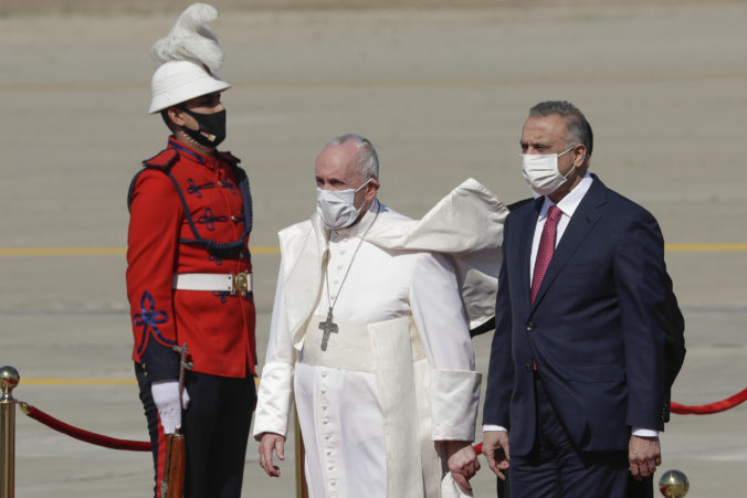 Pápež František prvýkrát v histórii prišiel do Iraku, počas pandémie chce podporiť kresťanov (video)
