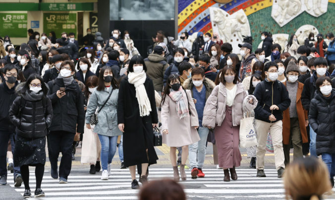 Japonsko sprísni kontroly na hraniciach, do krajiny sa denne dostane len dvetisíc ľudí