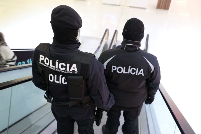 Ministerstvo vnútra nakúpilo služobné oblečenie pre policajtov a hasičov za dva milióny eur