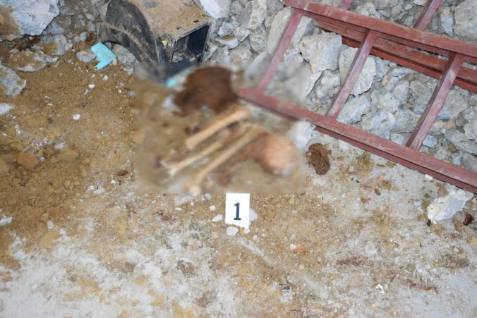 V Šahách pod pneuservisom našli pozostatky kostry človeka, policajti ich podrobia expertíznemu skúmaniu (foto)