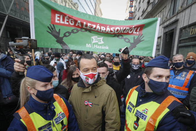 Krajná pravica vyšla v Maďarsku do ulíc, tisícka demonštrantov žiadala ukončenie lockdownu