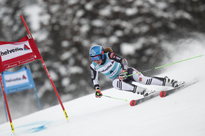 Vlhová je po prvom kole obrovského slalomu v Lenzerheide desiata, Gutová-Behramiová vypadla