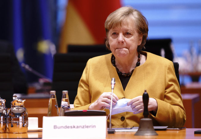 Frustrovaná Merkelová vyzýva občanov k menšej dávke perfekcionizmu a väčšej flexibilite