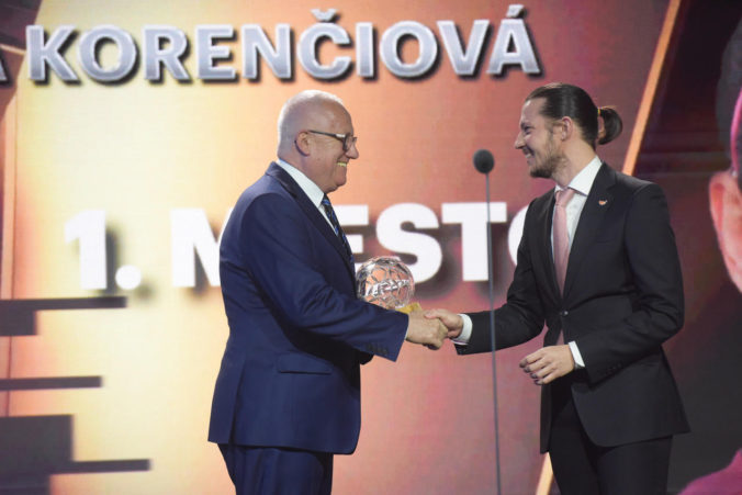 LeasePlan odovzdal cenu na prestížnom podujatí „Futbalista roka 2020“