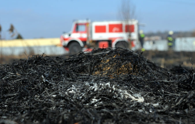 Vypaľovanie trávy spôsobilo v minulom roku 201 požiarov, na svoju nedbalosť často doplácajú ľudia