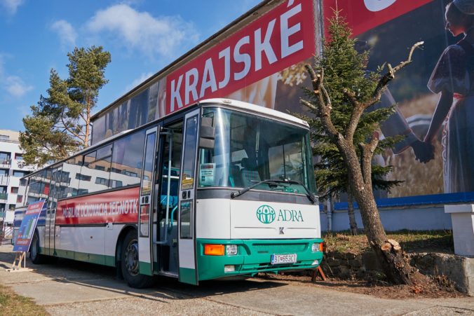 Banskobystrický kraj zriadil očkovací autobus, zrýchliť by mal vakcináciu seniorov