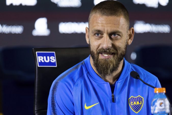 Asistent kouča talianskej „squadry“ skončil so zápalom pľúc v nemocnici, De Rossi má koronavírus