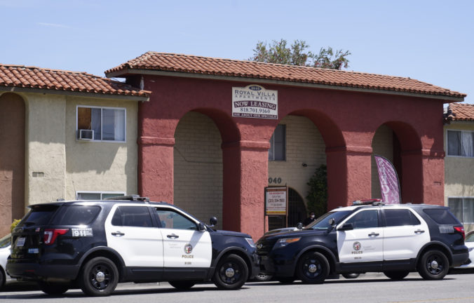 V Kalifornii našli tri zavraždené deti mladšie ako päť rokov, podozrivá je matka
