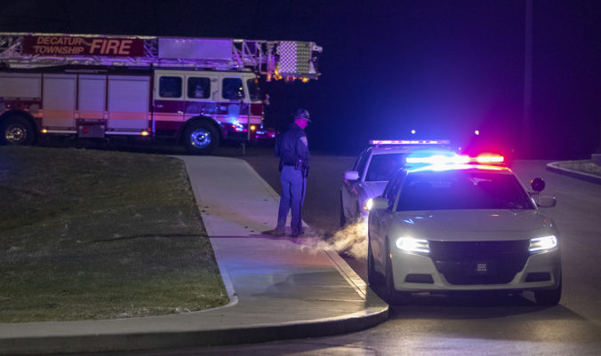 V americkom FedExe sa strieľalo, osem ľudí je mŕtvych. Strelec nakoniec otočil zbraň proti sebe (video)