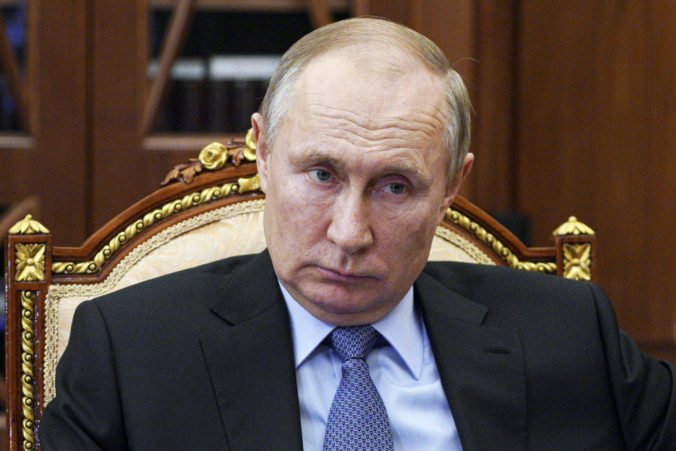 Putin neplánuje rokovať s Českom, rozhodnutie vyhostiť ruských diplomatov bolo podľa Peskova „deštruktívne“