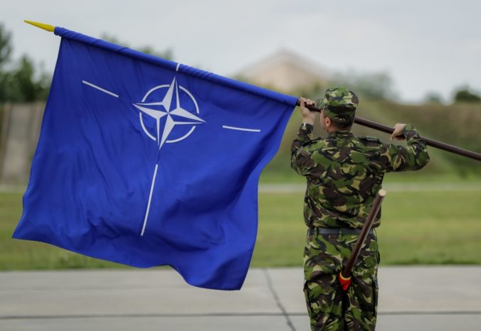 NATO vyjadrilo solidaritu s Českou republikou, znepokojené je destabilizačnými akciami Ruska