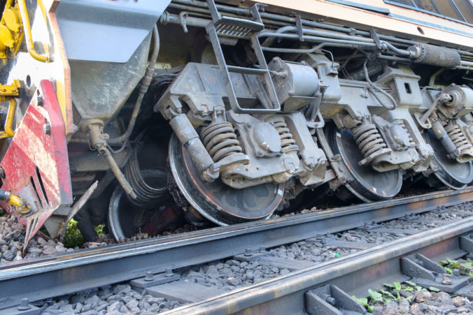 Vykoľajenie nákladného dopravcu v Štrbe spôsobilo meškanie vlakov ZSSK
