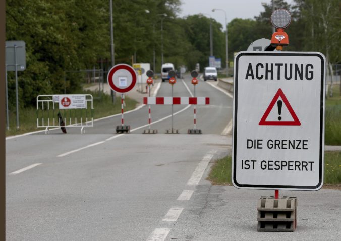 Rakúsko uvoľnilo opatrenia pre pendlerov, na prekročenie hraníc vám postačí týždňový test
