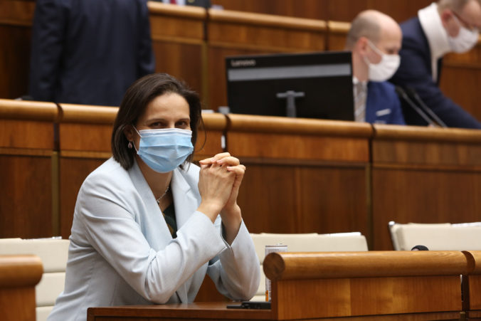Ministerka Kolíková bude v parlamente čeliť odvolávaniu, zvolanie mimoriadnej schôdze inicioval Smer-SD