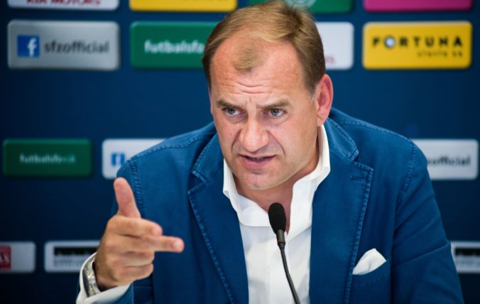 Tréner Weiss by na štadióne Slovana rád videl hrať európske veľkokluby, novej výzvy sa nebojí