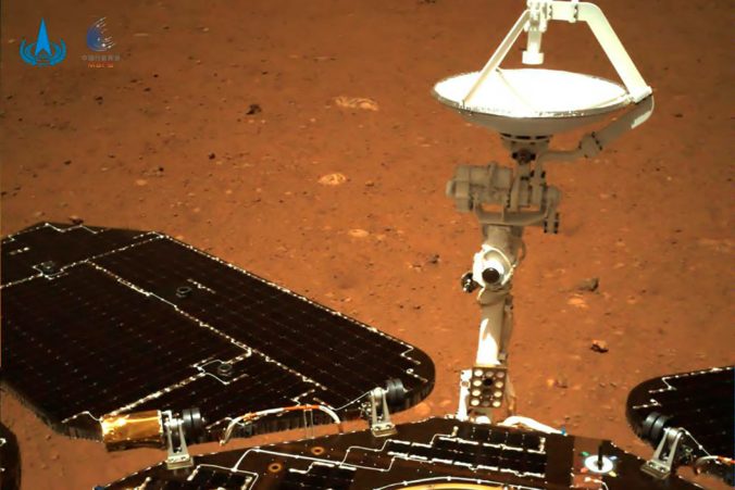 Číňania zverejnili prvé zábery z Marsu, ktoré zhotovil ich rover Ču-žung