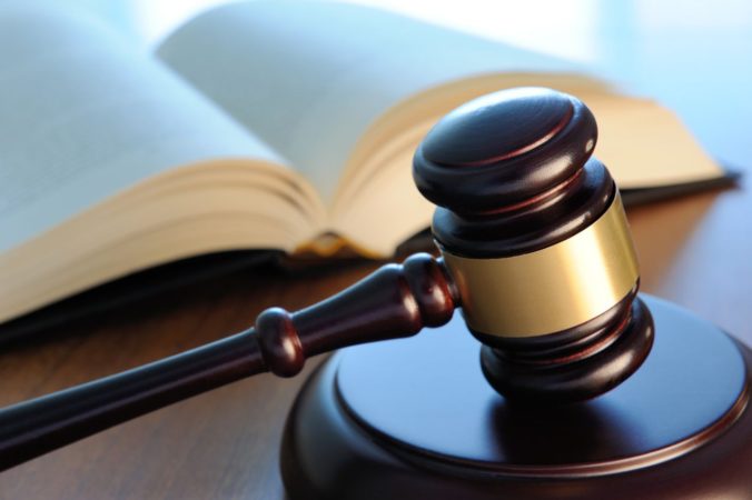 Súd bude schvaľovať dohodu o vine a treste s právnikom z akcie Plevel 3, čelí obvineniu z korupcie