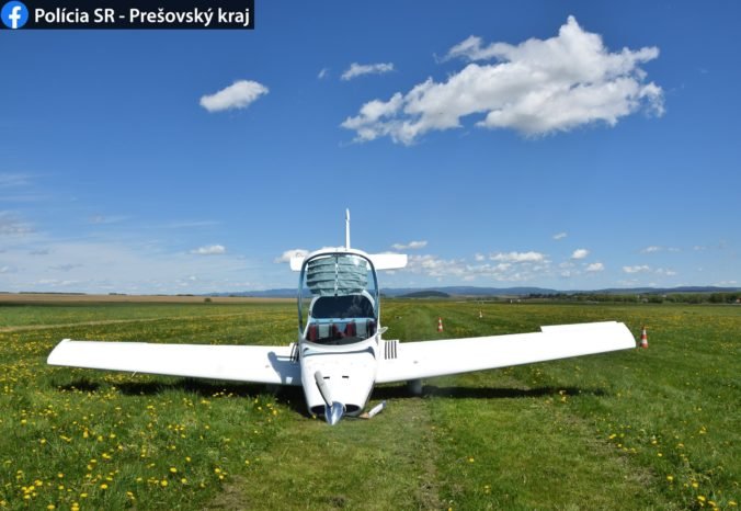 Na Popradskom letisku havarovalo civilné lietadlo, pri pristávaní sa mu odlomilo predné koleso (foto)