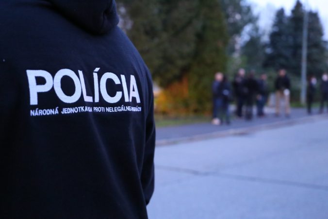 Obvinený policajt Kaľavský do väzby nepôjde, prokuratúra svoju žiadosť stiahla