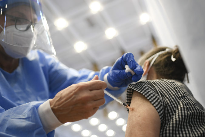 Slovensko zaplatí za pandémiu vyše päť miliónov eur, najhodnotnejšou investíciou je očkovanie