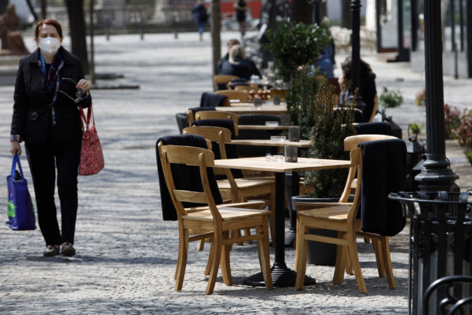 Epidemická situácia na Slovensku sa zlepšuje ešte rýchlejšie ako minulý týždeň, denne pribúda 250 prípadov