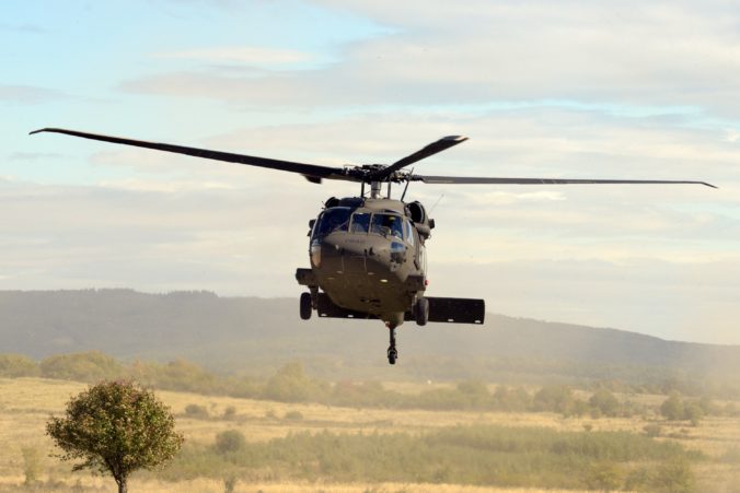 Ministerstvo obrany sa dohodlo s vládou USA, do vrtuľníkov Blackhawk dá vybavenie bez navýšenia ceny